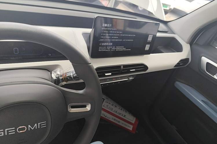 Used Geely Galaxy Panda 2024 Panda Mini 200km Endurance Bear Audio And AC Panel