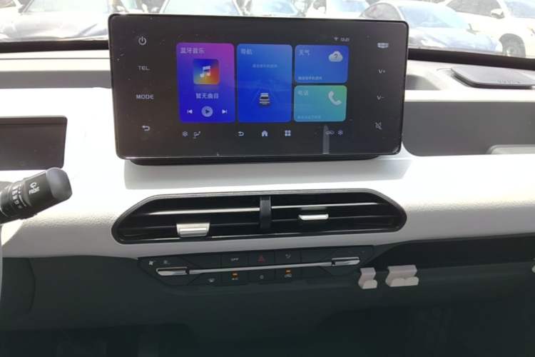 Used Geely Galaxy Panda 2024 Panda Mini 200km Longteng PRO Edition Audio And AC Panel