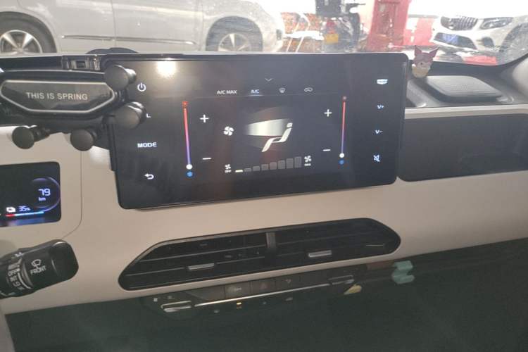 Used Geely Galaxy Panda 2024 Panda Mini 200km Endurance Bear Audio And AC Panel