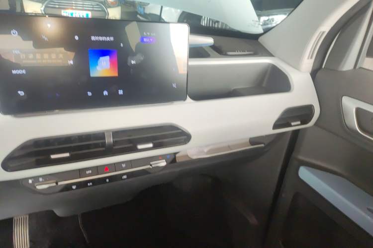 Used Geely Galaxy Panda 2024 Panda Mini 200km Endurance Bear Audio And AC Panel