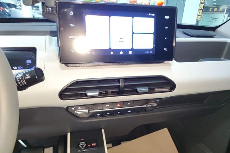 Used Geely Galaxy Panda 2024 Panda Mini 200km Endurance Bear Audio And AC Panel