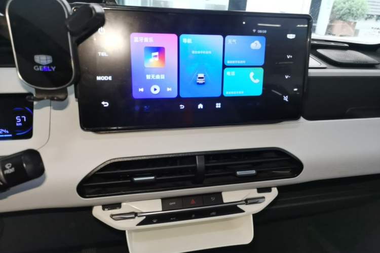 Used Geely Galaxy Panda 2024 Panda Mini 200km Endurance Bear Audio And AC Panel