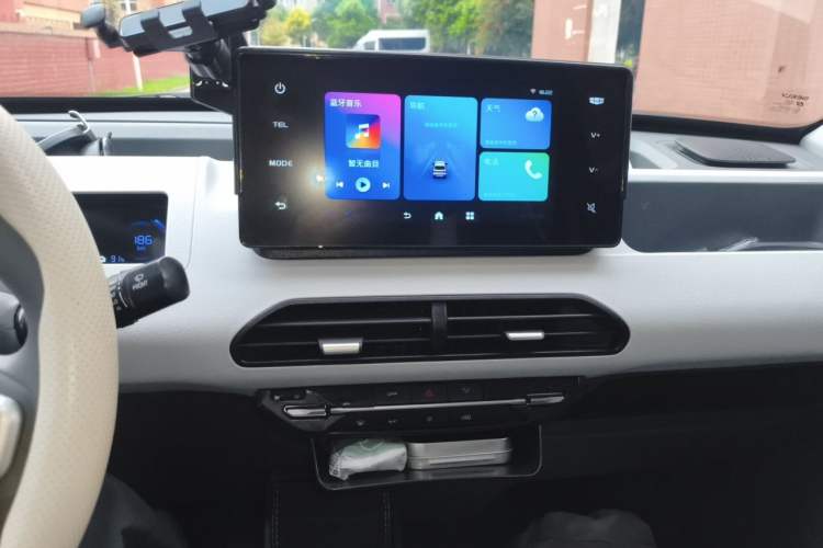 Used Geely Galaxy Panda 2024 Panda Mini 200km Endurance Bear Audio And AC Panel