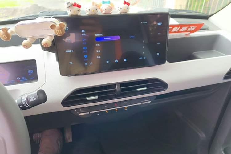 Used Geely Galaxy Panda 2024 Panda Mini 200km Endurance Bear Audio And AC Panel