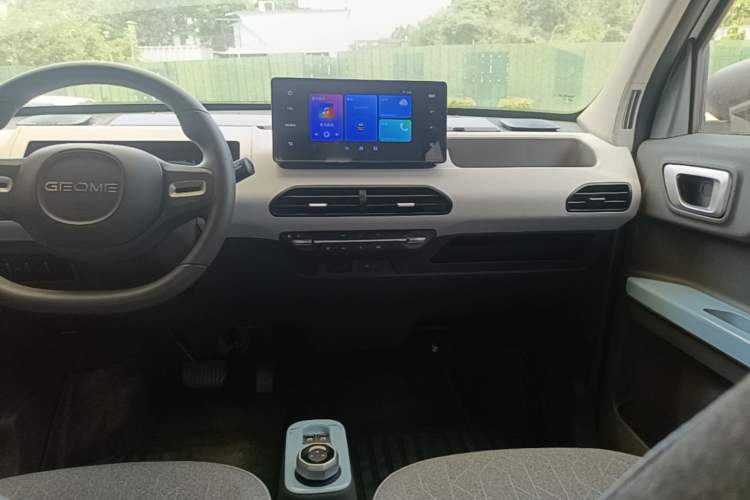 Used Geely Galaxy Panda 2024 Panda Mini 200km Endurance Bear Audio And AC Panel