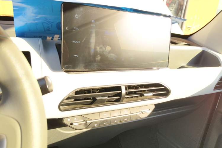 Used Geely Galaxy Panda 2024 Panda Mini 200km Endurance Bear Audio And AC Panel