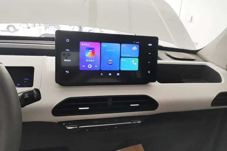 Used Geely Galaxy Panda 2024 Panda Mini 200km Endurance Bear Audio And AC Panel