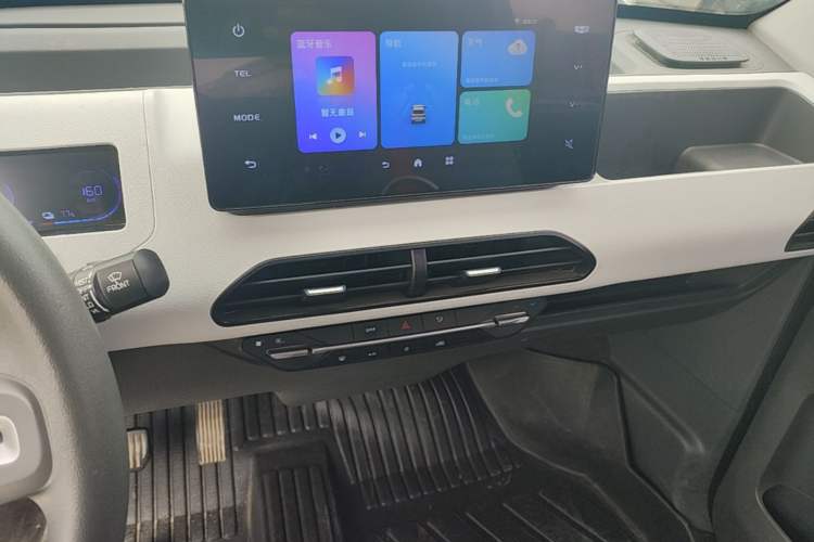 Used Geely Galaxy Panda 2024 Panda Mini 200km Endurance Bear Audio And AC Panel