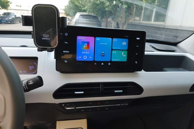 Used Geely Galaxy Panda 2024 Panda Mini 200km Endurance Bear Audio And AC Panel