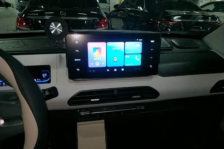 Used Geely Galaxy Panda 2024 Panda Mini 200km Endurance Bear Audio And AC Panel