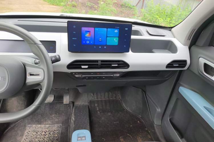 Used Geely Galaxy Panda 2024 Panda Mini 200km Endurance Bear Audio And AC Panel
