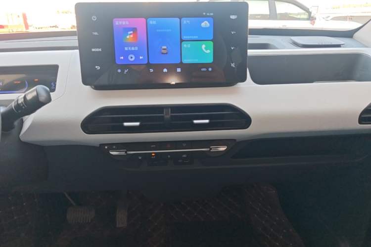 Used Geely Galaxy Panda 2024 Panda Mini 200km Endurance Bear Audio And AC Panel