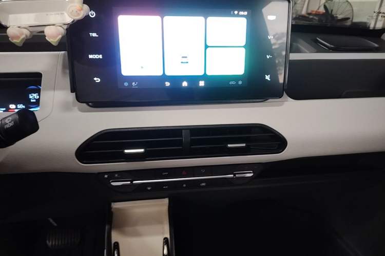 Used Geely Galaxy Panda 2024 Panda Mini 200km Endurance Bear Audio And AC Panel