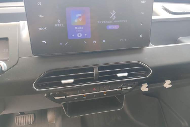 Used Geely Galaxy Panda 2024 Panda Mini 200km Endurance Bear Audio And AC Panel