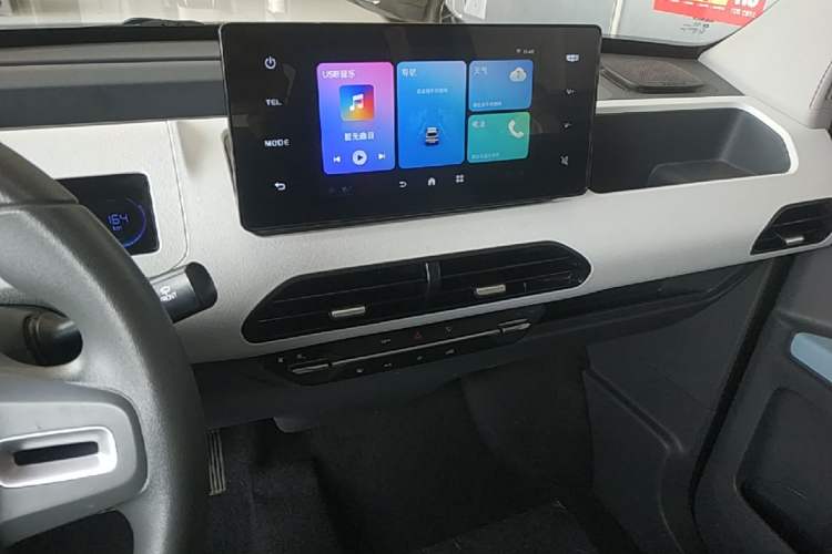 Used Geely Galaxy Panda 2024 Panda Mini 200km Endurance Bear Audio And AC Panel