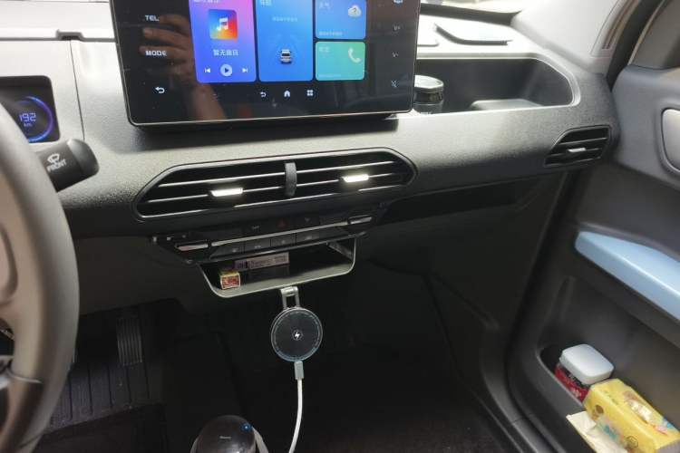 Used Geely Galaxy Panda 2024 Panda Mini 200km Endurance Bear Audio And AC Panel