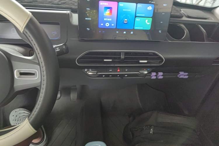 Used Geely Galaxy Panda 2024 Panda Mini 200km Endurance Bear Audio And AC Panel