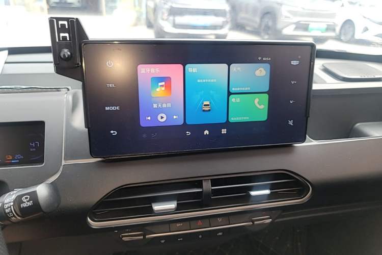 Used Geely Galaxy Panda 2024 Panda Mini 200km Endurance Bear Audio And AC Panel