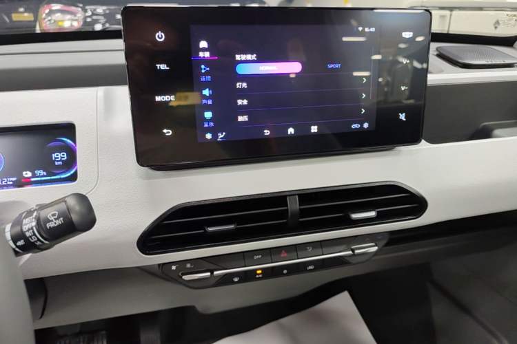 Used Geely Galaxy Panda 2024 Panda Mini 200km Longteng PRO Edition Audio And AC Panel