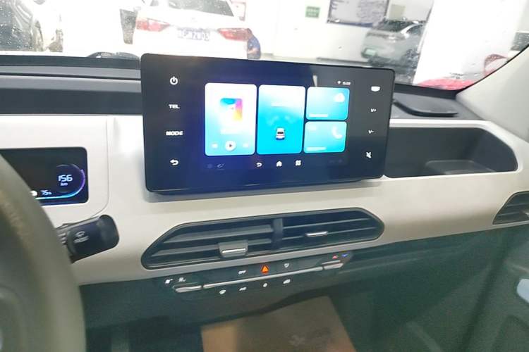 Used Geely Galaxy Panda 2024 Panda Mini 200km Endurance Bear Audio And AC Panel