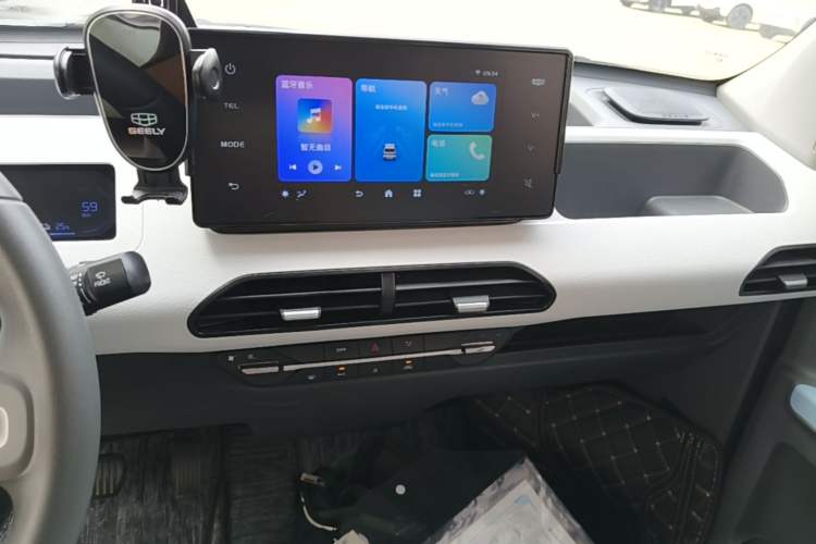 Used Geely Galaxy Panda 2024 Panda Mini 200km Endurance Bear Audio And AC Panel