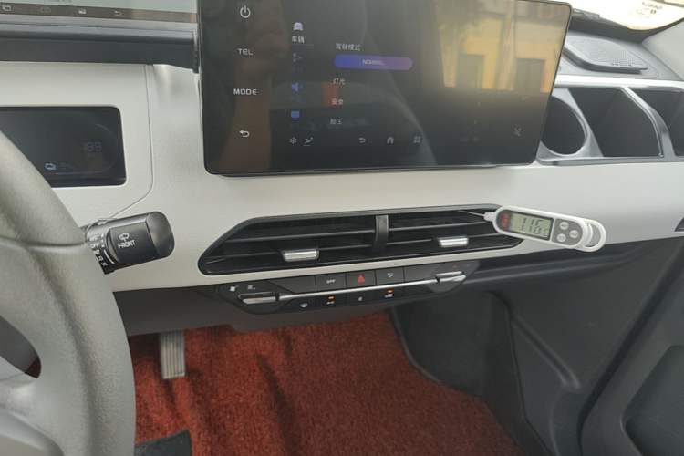 Used Geely Galaxy Panda 2024 Panda Mini 200km Endurance Bear Audio And AC Panel