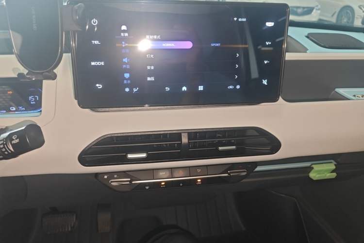 Used Geely Galaxy Panda 2024 Facelifted Panda Mini 200km Dragon Edition Audio And AC Panel