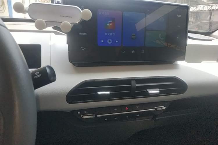 Used Geely Galaxy Panda 2024 Panda Mini 200km Endurance Bear Audio And AC Panel