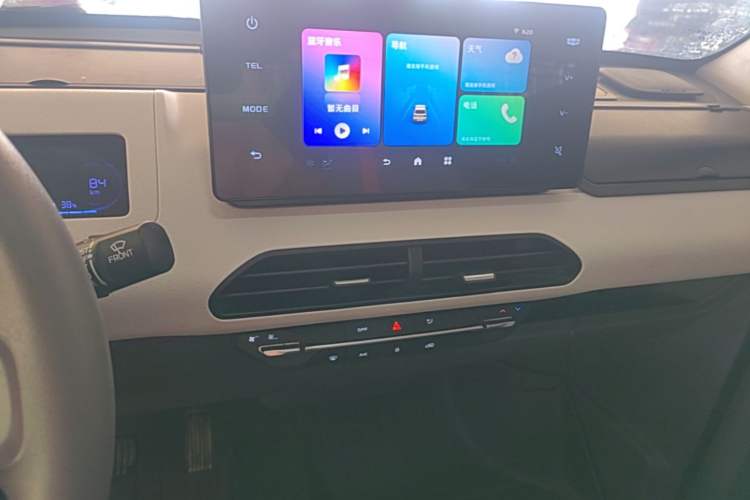 Used Geely Galaxy Panda 2024 Panda Mini 200km Endurance Bear Audio And AC Panel