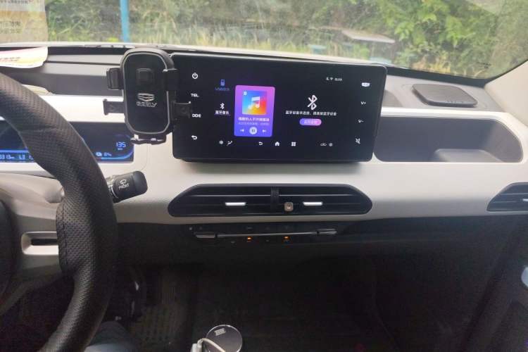 Used Geely Galaxy Panda 2024 Panda Mini 200km Endurance Bear Audio And AC Panel