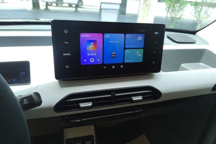 Used Geely Galaxy Panda 2024 Panda Mini 200km Endurance Bear Audio And AC Panel