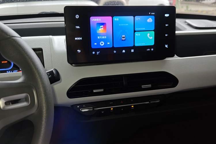 Used Geely Galaxy Panda 2024 Panda Mini 200km Endurance Bear Audio And AC Panel