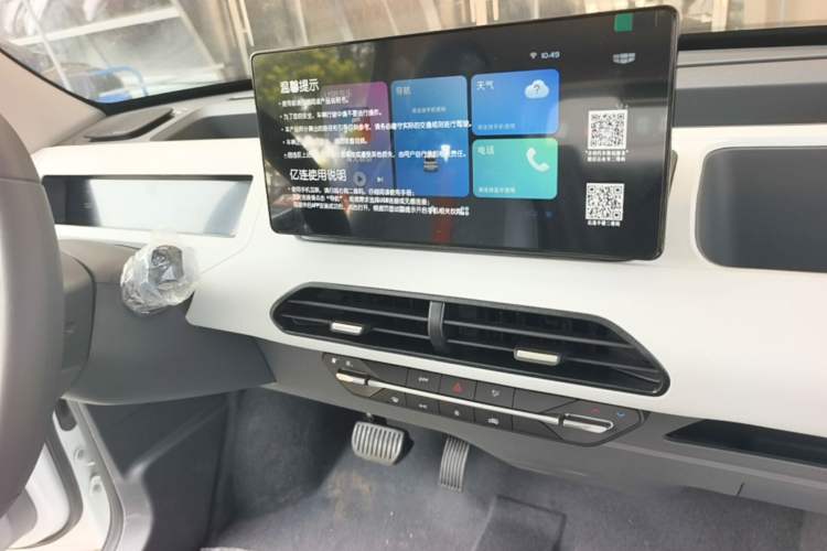 Used Geely Galaxy Panda 2024 Panda Mini 200km Endurance Bear Audio And AC Panel