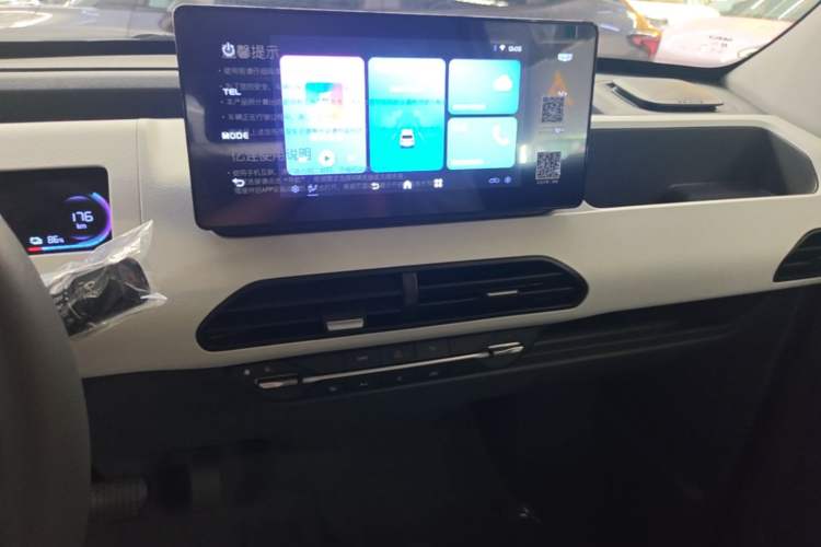 Used Geely Galaxy Panda 2024 Panda Mini 200km Endurance Bear Audio And AC Panel