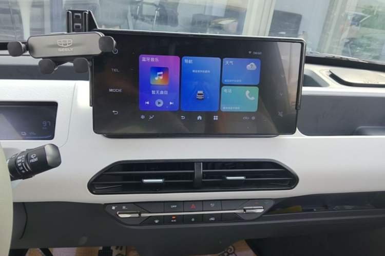 Used Geely Galaxy Panda 2024 Panda Mini 200km Longteng PRO Edition Audio And AC Panel
