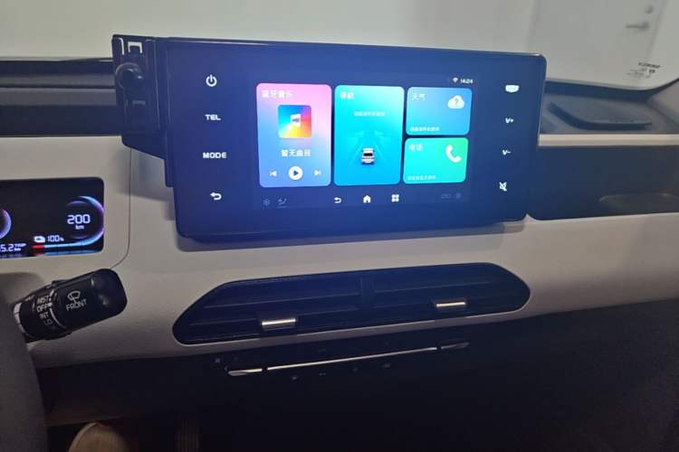 Used Geely Galaxy Panda 2024 Panda Mini 200km Endurance Bear Audio And AC Panel