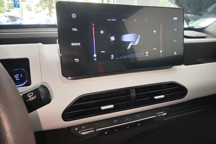 Used Geely Galaxy Panda 2024 Panda Mini 200km Endurance Bear Audio And AC Panel