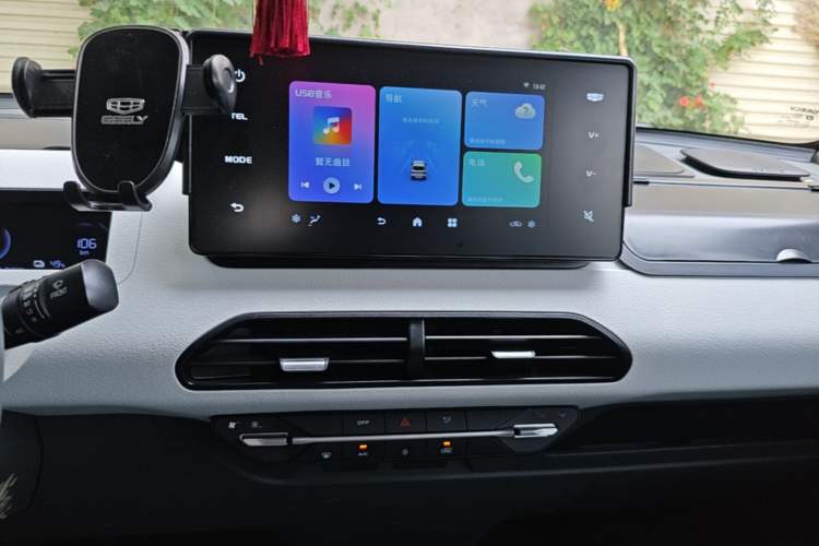 Used Geely Galaxy Panda 2024 Panda Mini 200km Endurance Bear Audio And AC Panel