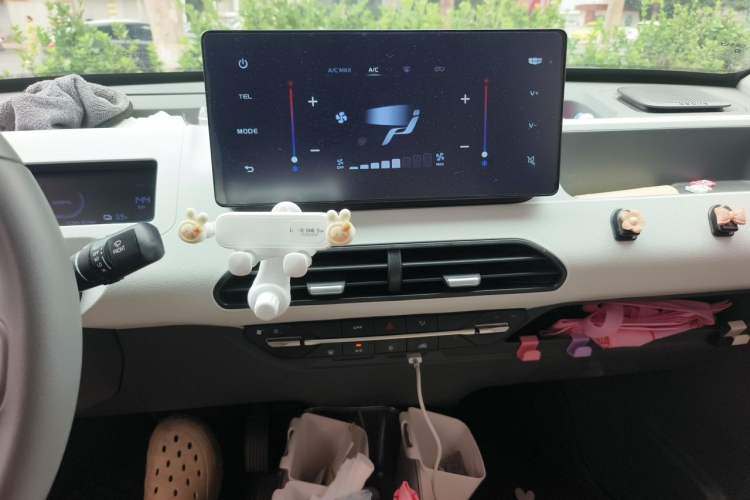 Used Geely Galaxy Panda 2024 Panda Mini 200km Endurance Bear Audio And AC Panel