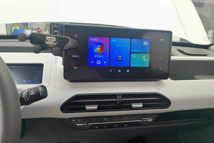 Used Geely Galaxy Panda 2024 Panda Mini 200km Endurance Bear Audio And AC Panel
