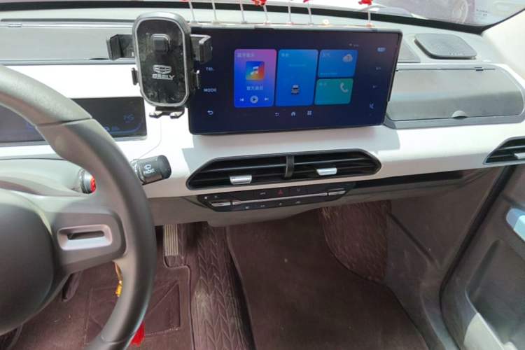 Used Geely Galaxy Panda 2024 Panda Mini 200km Endurance Bear Audio And AC Panel