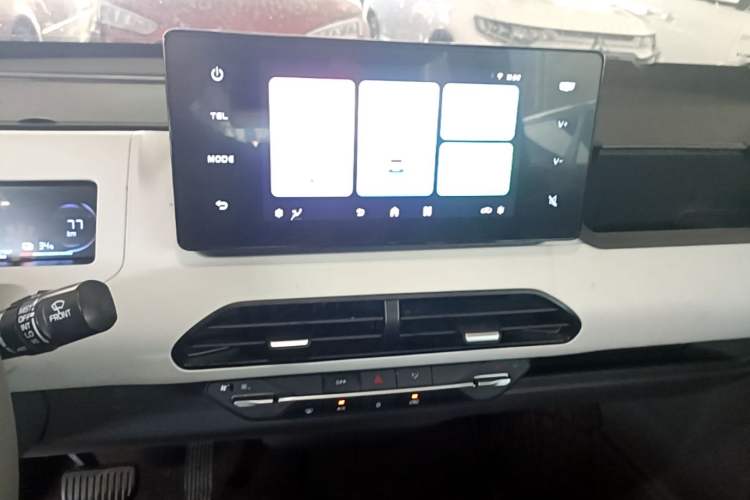 Used Geely Galaxy Panda 2024 Panda Mini 200km Dragon Edition Audio And AC Panel