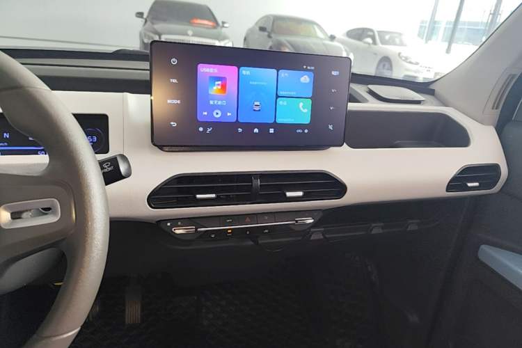 Used Geely Galaxy Panda 2024 Panda Mini 200km Endurance Bear Audio And AC Panel