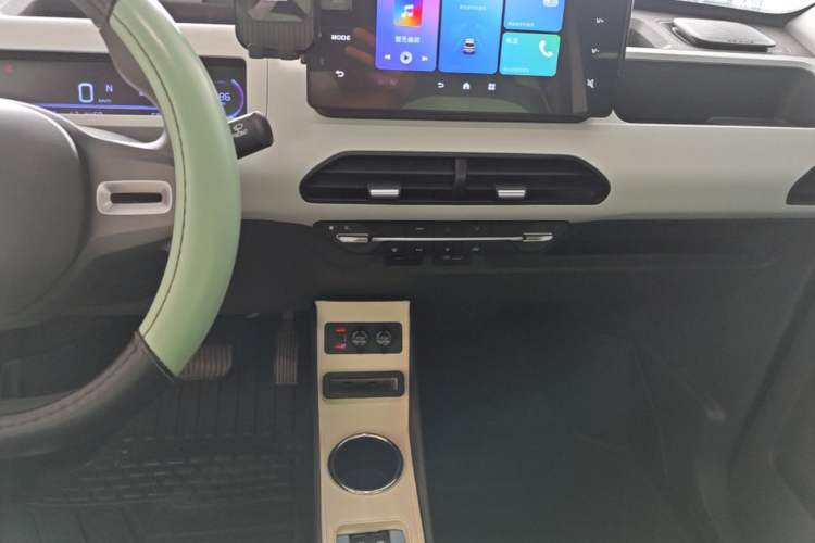 Used Geely Galaxy Panda 2024 Panda Mini 200km Endurance Bear Audio And AC Panel