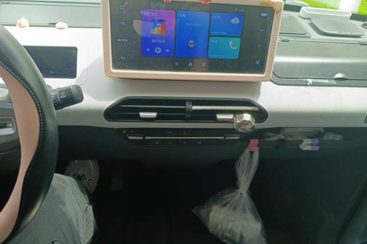 Used Geely Galaxy Panda 2024 Panda Mini 200km Endurance Bear Audio And AC Panel