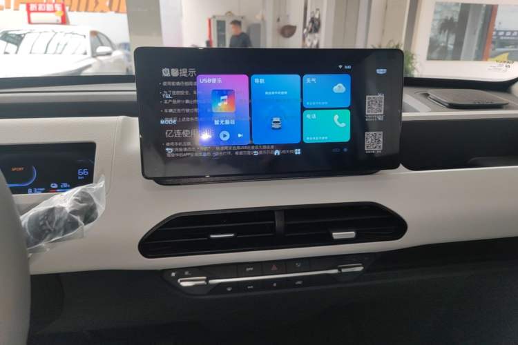 Used Geely Galaxy Panda 2024 Panda Mini 200km Endurance Bear Audio And AC Panel