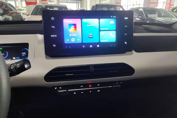 Used Geely Galaxy Panda 2024 Panda Mini 200km Endurance Bear Audio And AC Panel