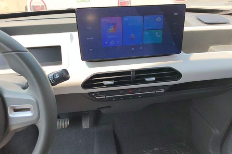 Used Geely Galaxy Panda 2024 Panda Mini 200km Endurance Bear Audio And AC Panel