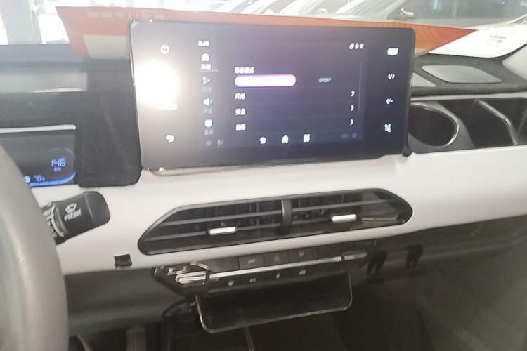 Used Geely Galaxy Panda 2024 200km Panda Rider Audio And AC Panel