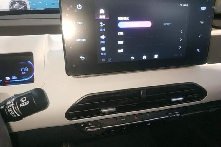 Used Geely Galaxy Panda 2024 Panda Mini 200km Endurance Bear Audio And AC Panel